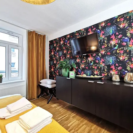 Bohnapartments Am Anger 1 Og - 3 Badezimmer - 4 Schlafzimmer - Zentrum - Vollausstattung - Wlan アパート *